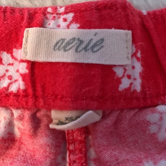 XS Aerie 100% cotton pajama flannel red snowflake shorts - Picture 2 of 3
